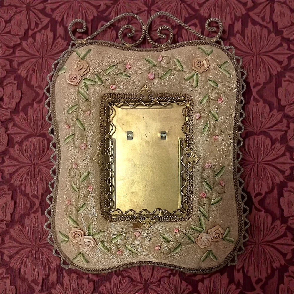 Vtg Victorian Embroidered Flower Picture Frame Photo Gold Lame'‎ Metal Mesh FLAW